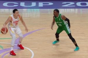 被打到腹部一度被换下！赵睿：不知道对方有意无意 当时喘不上气